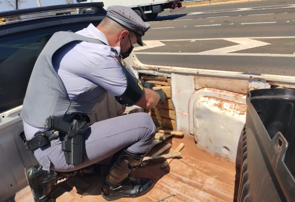 Homem é preso com 190 quilos de maconha em rodovia