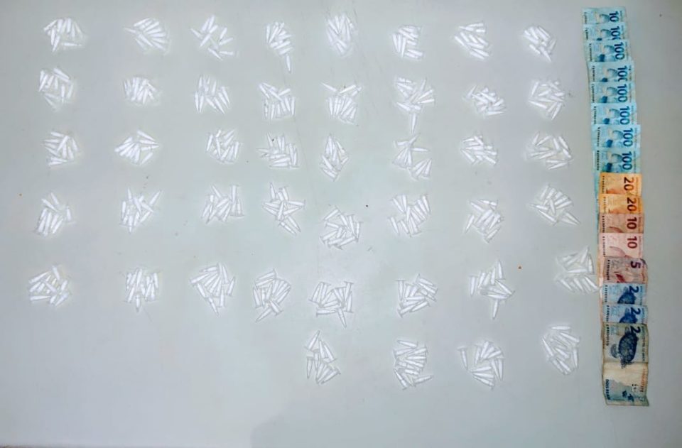 Gesseiro é preso com cocaína e dinheiro na rodovia SP-294