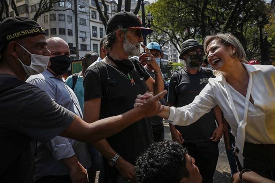 Candidatos fazem corpo a corpo mesmo na pandemia