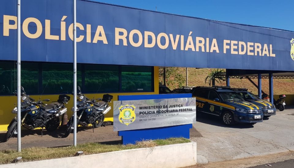 Campanha da PRF arrecada brinquedos e livros