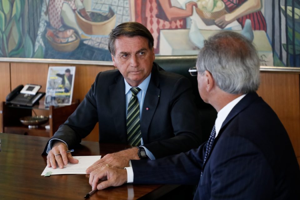 Bolsonaro reúne líderes do Congresso para discutir auxílio