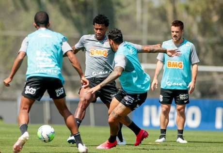Corinthians inicia treinos para encarar o Atlético-GO