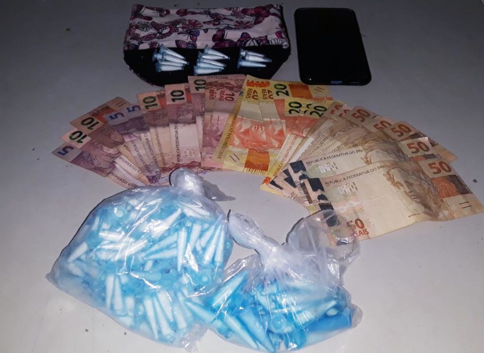 Força Tática prende homem com cocaína e dinheiro