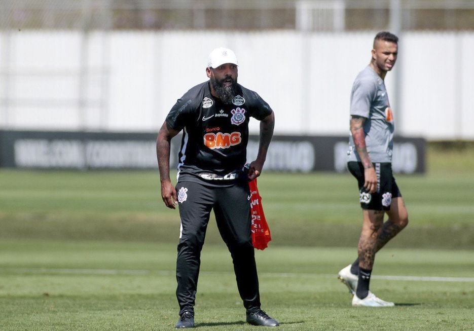 Corinthians aprimora ataque para furar retranca