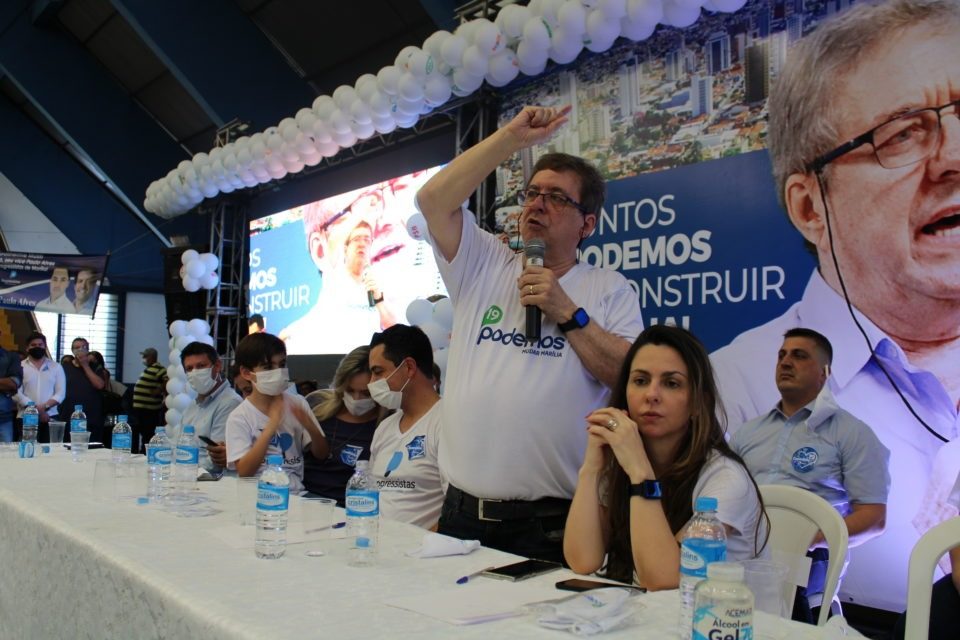 Camarinha protocola candidatura a prefeito