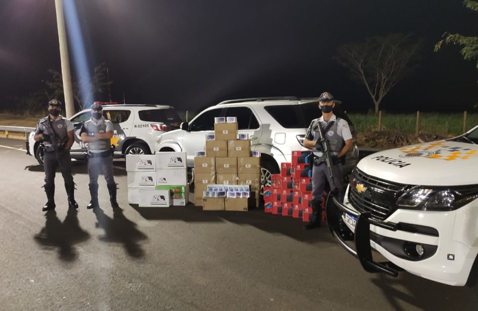 Polícia apreende carga de eletrônicos sem nota fiscal na SP-333