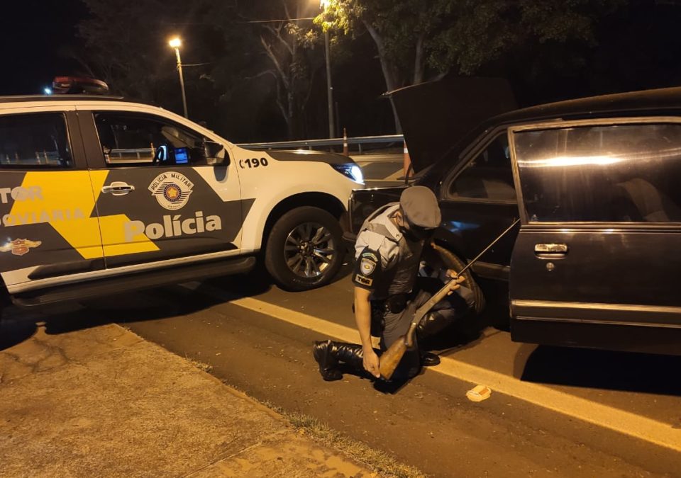 Homem é preso com espingarda na rodovia SP-333