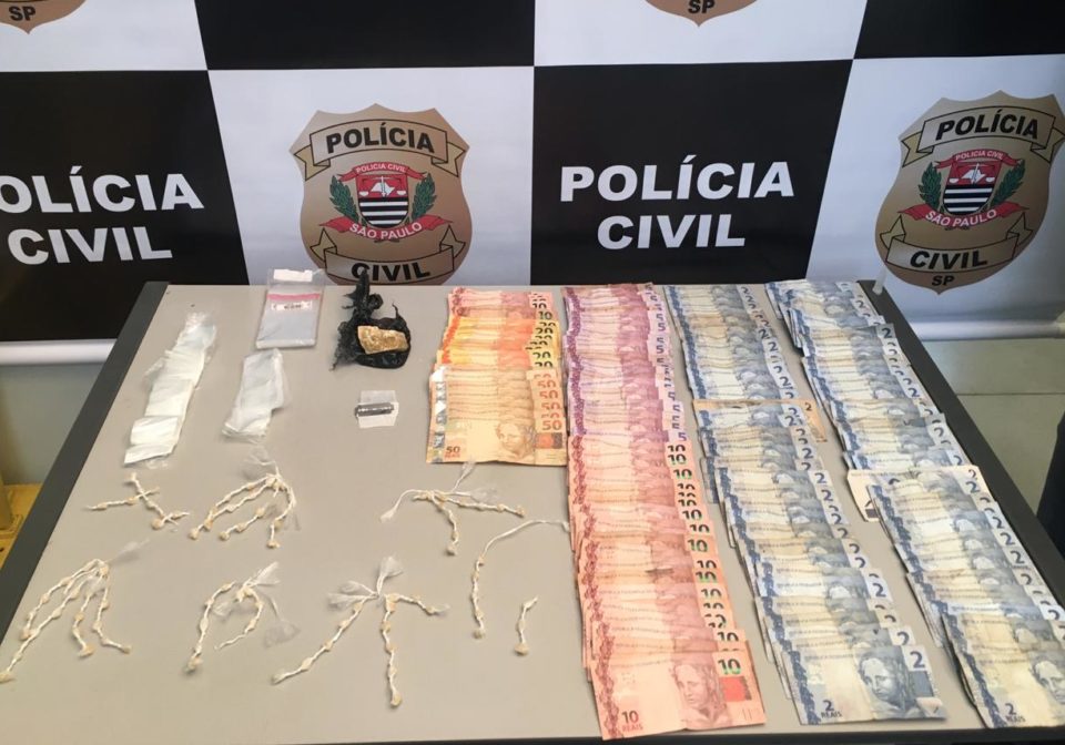 Mãe e filho são presos por tráfico de drogas em Bauru