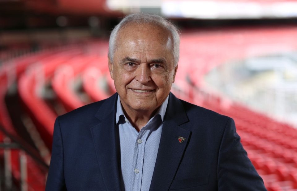 Internado com covid-19, presidente do São Paulo deixa UTI