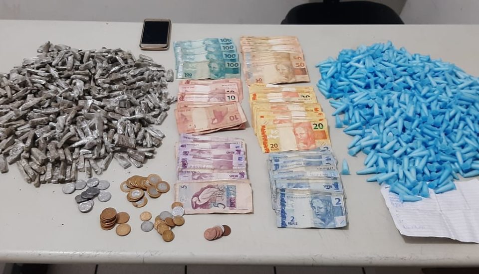Força Tática prende homem com drogas e mais de R$ 5 mil