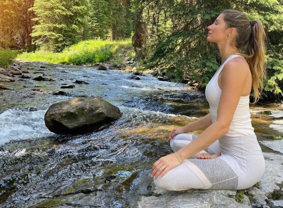 Gisele Bündchen fará live gratuita sobre meditação