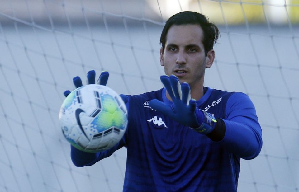 Gatito é denunciado por chutar estrutura do VAR