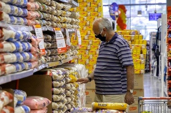 Governo reduz a zero tarifa de importação de arroz