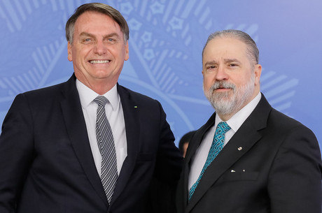 Aras defende depoimento por escrito de Bolsonaro