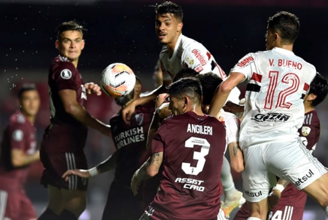 São Paulo arranca empate com River Plate no Morumbi