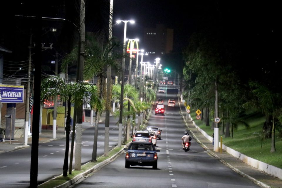 Modernização da iluminação avança para bairro da zona Sul