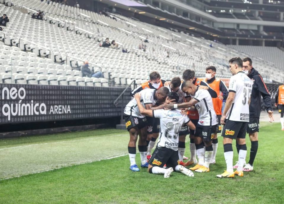 Corinthians derrota Bahia em partida emocionante