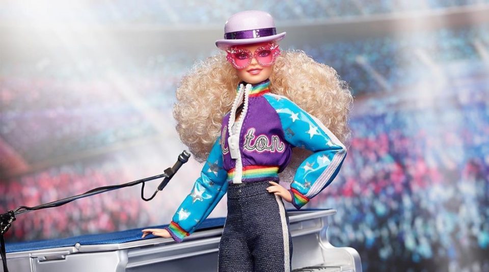 Barbie ganha looks inspirados em Elton John