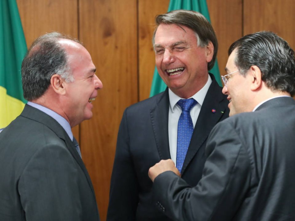 Em vídeos de campanha, Bolsonaro liberará emendas