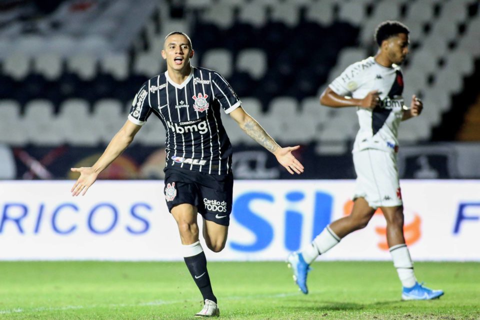 Corinthians vence Vasco e mantém invencibilidade
