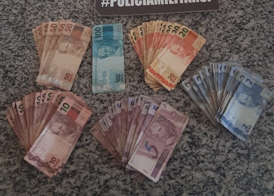 Pintor é preso após tentar subornar policiais na região