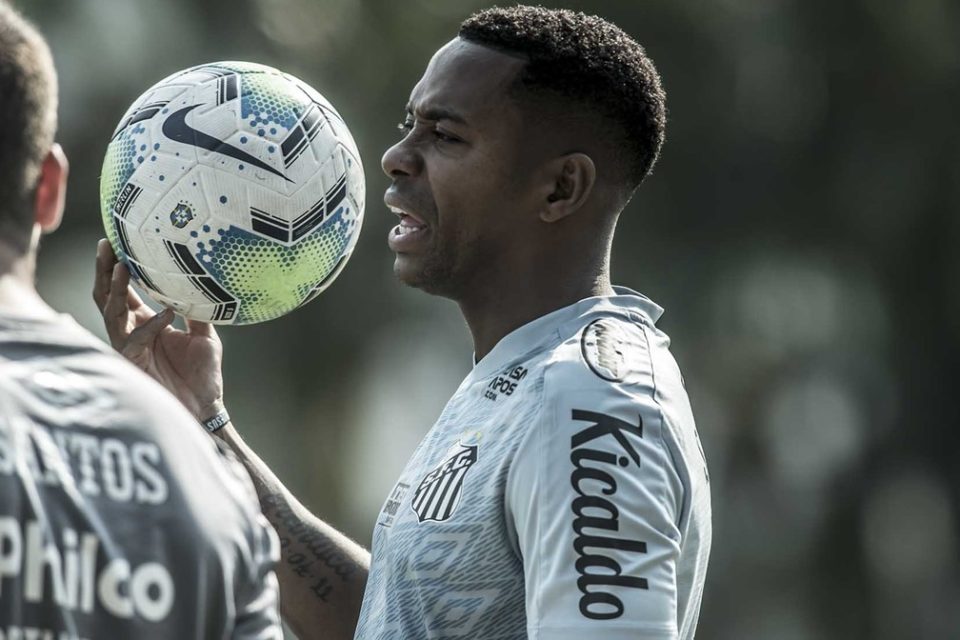 Santos e Robinho suspendem contrato após pressão