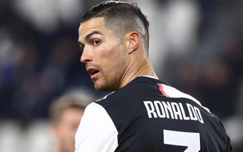 Cristiano Ronaldo volta a testar positivo para covid-19