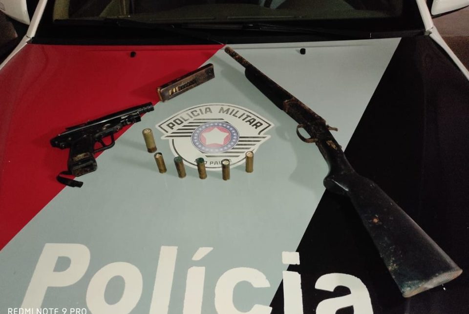 Pintor é preso com espingarda e arma de brinquedo
