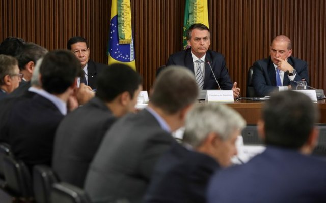 Bolsonaro reúne ministros no Conselho de Governo