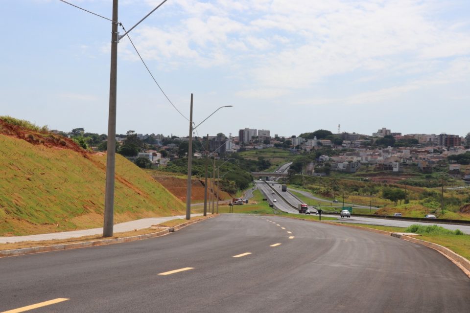 Prefeitura entrega nova marginal na região da rodovia SP-294