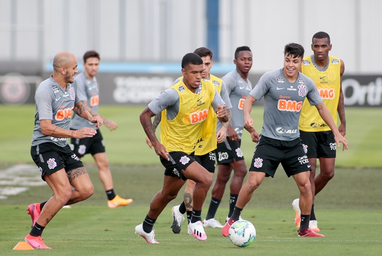 Jô e Lucas Piton podem reforçar Corinthians na Copa
