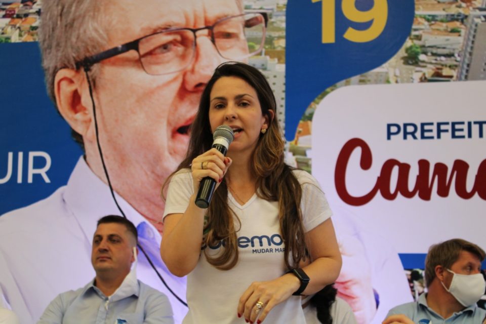 Esposa de Abelardo se prepara para assumir candidatura