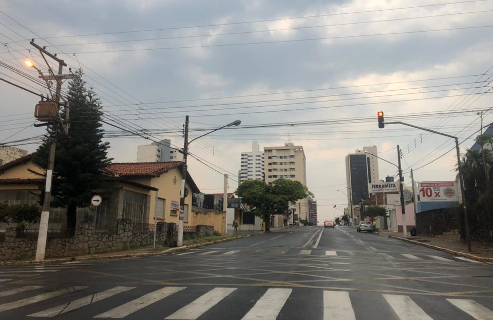 Marília amanhece com chuva em meio a queimadas e muito calor