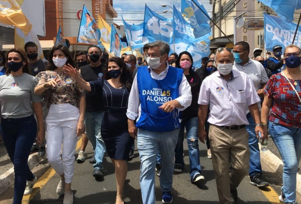 Candidatos de Marília realizam atos pela cidade no final de semana