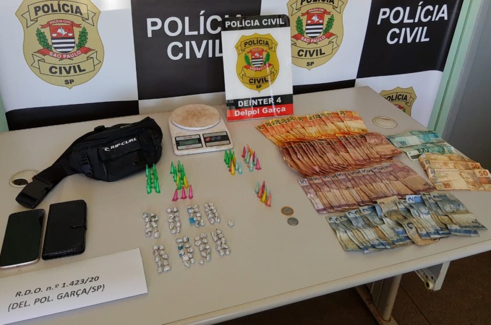 Jovem de 18 anos é preso com drogas e dinheiro em Garça