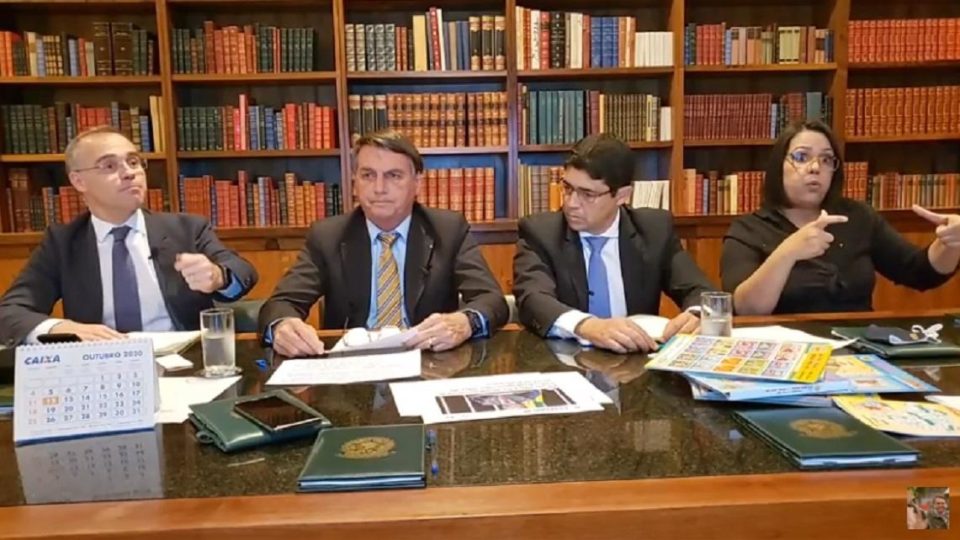 Bolsonaro divulga kit de ética e cidadania para professores