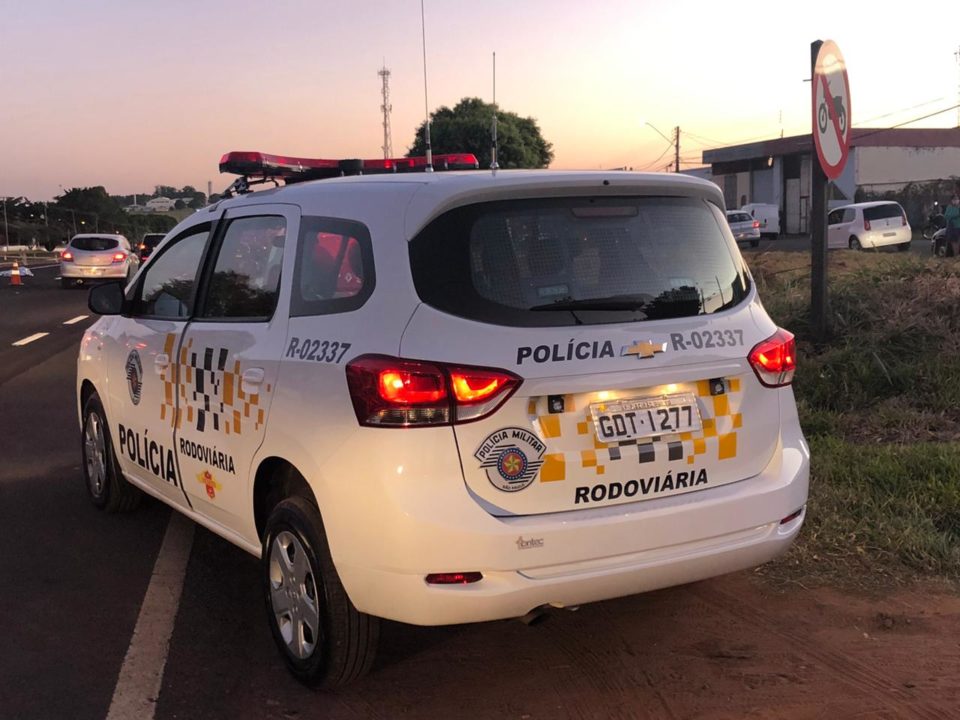 Faca com sangue é encontrada na rodovia SP-333