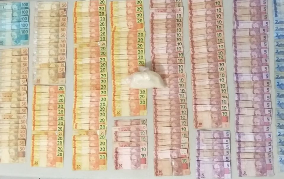 Homem é preso com dinheiro escondido na cueca