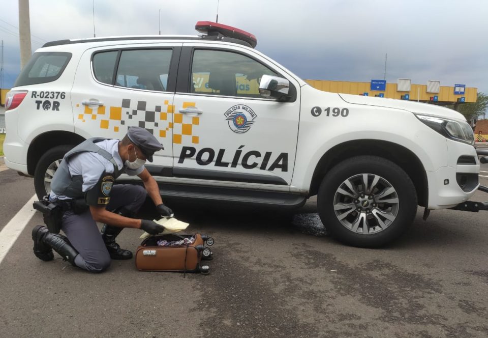 Mulher é presa com cocaína em ônibus na SP-333