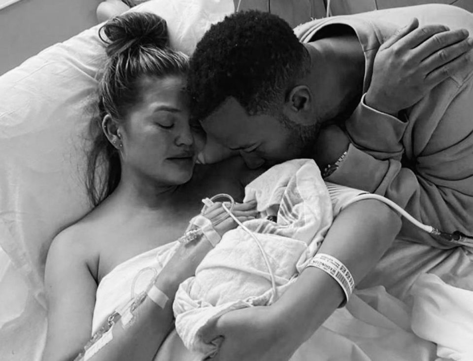 Bebê de John Legend e Chrissy Teigen morre após o parto