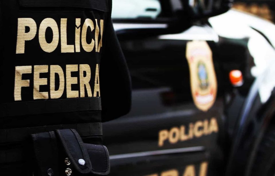 Polícia Federal prende suspeitos de fraudes contra a Caixa