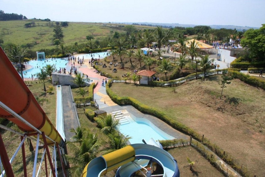 Parque aquático tem história de desperdício e abandono