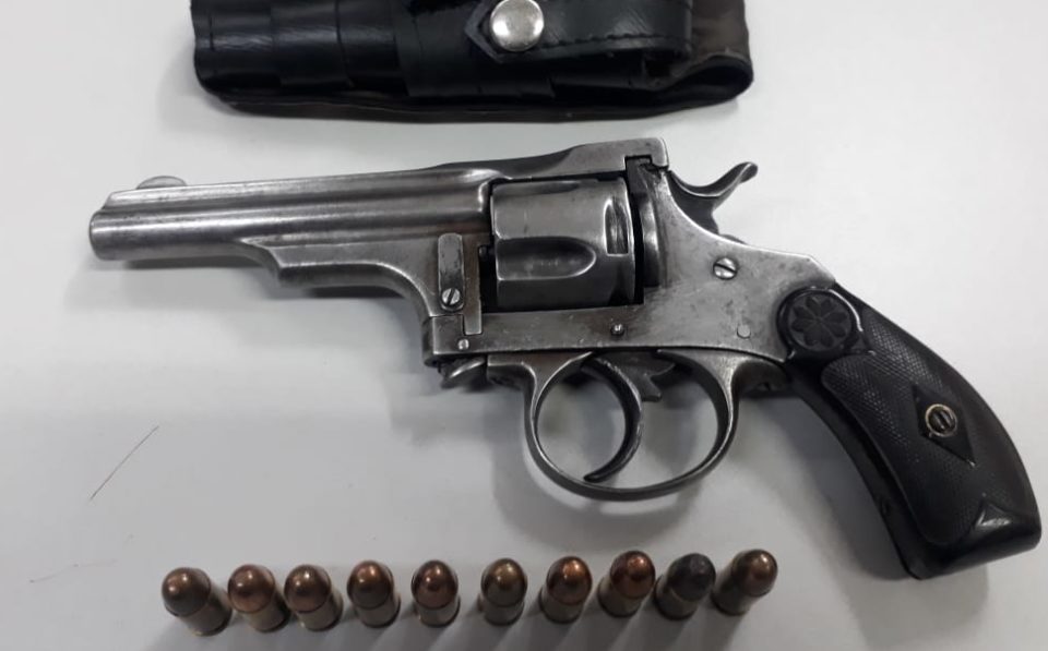 Homem é preso com arma e munições em Lins