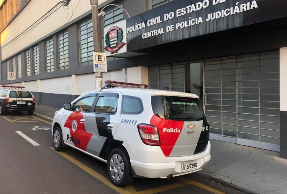 Dupla em moto assalta idoso no bairro Alto Cafezal