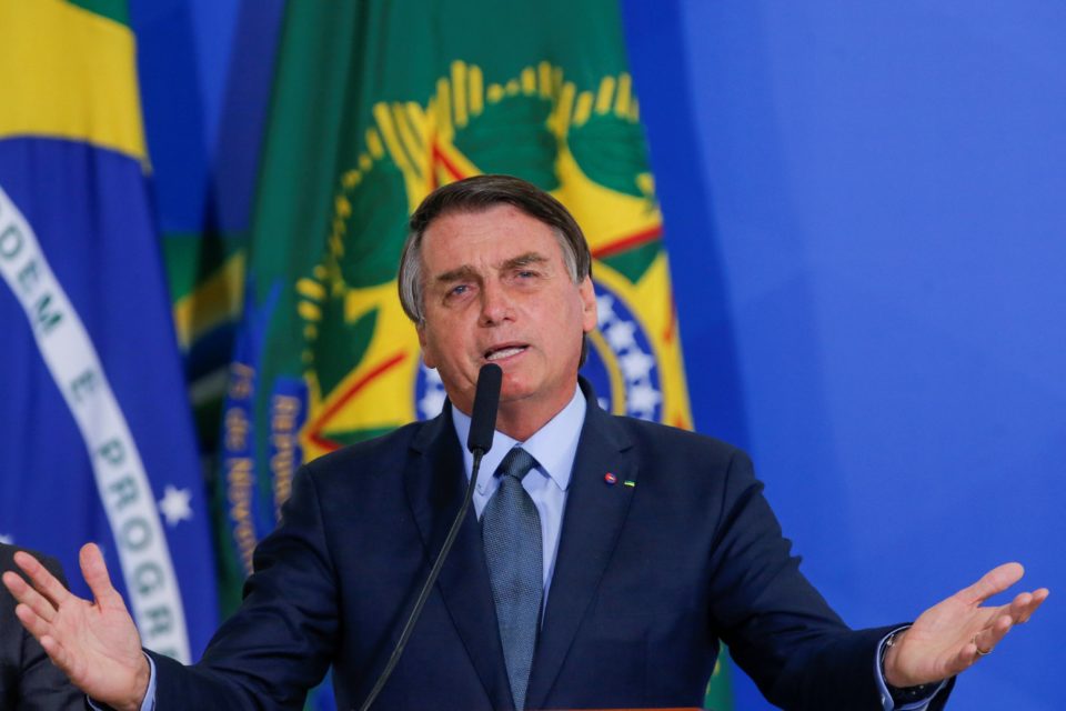 Daniel anuncia Bolsonaro em obra do esgoto; Planalto não confirma