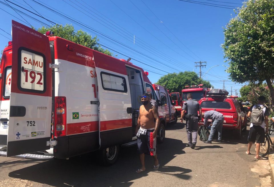 Casa pega fogo e três adolescentes são socorridos na zona Sul
