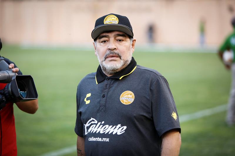 Diego Maradona é operado de hematoma no cérebro