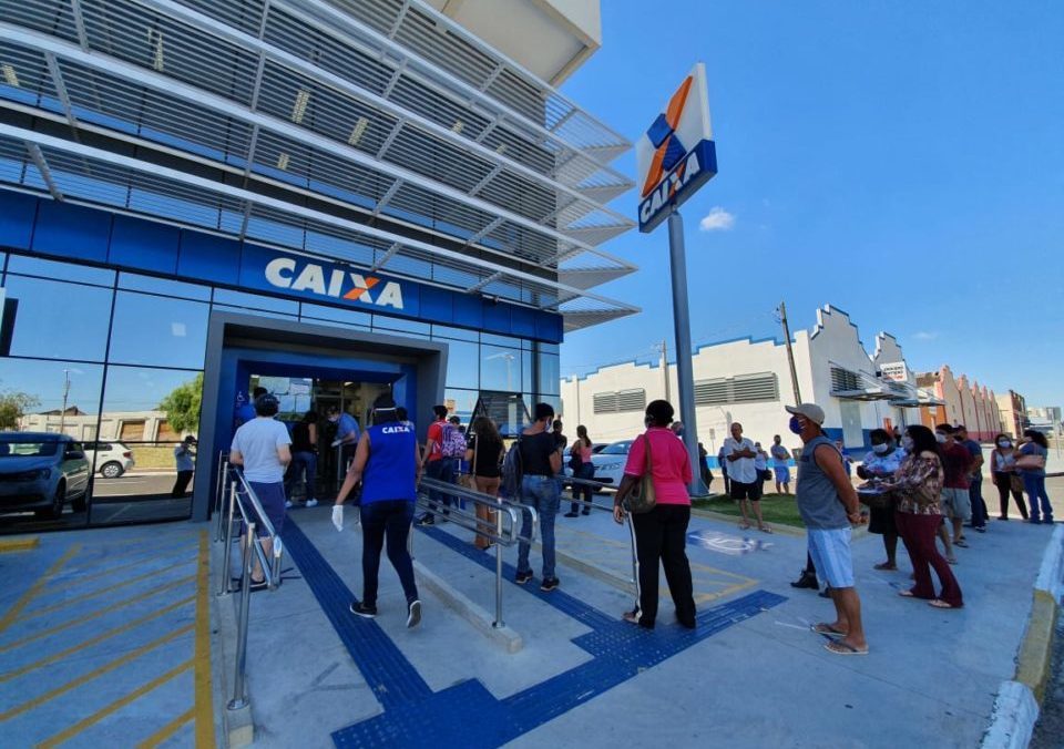 Caixa abre 772 agências na manhã deste sábado