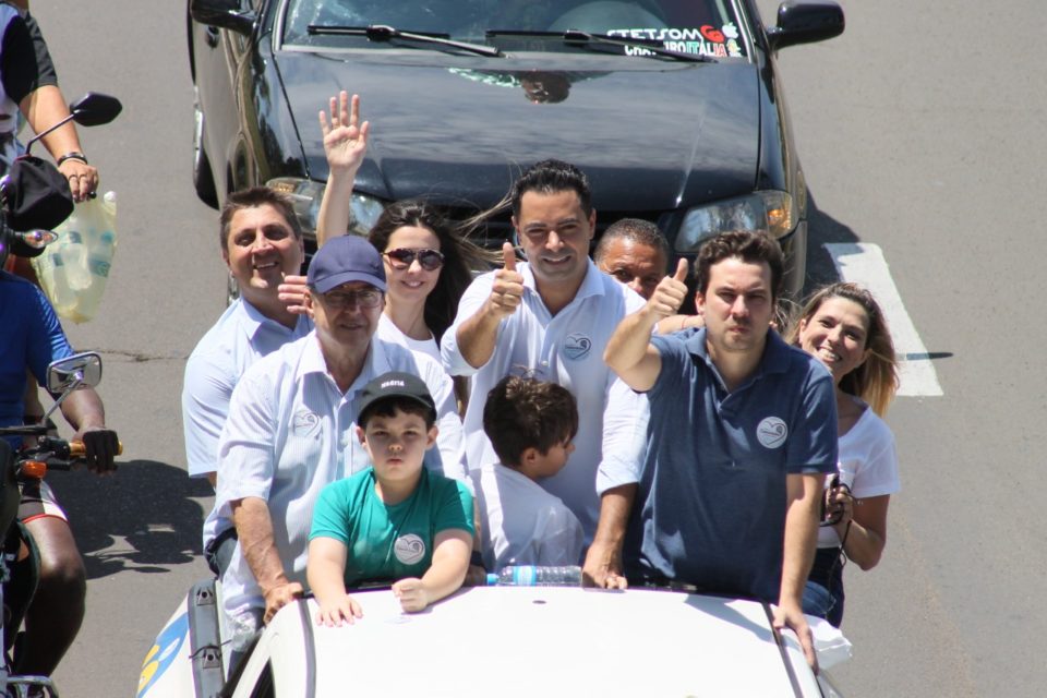 Abelardo Camarinha percorre Marília em última grande carreata