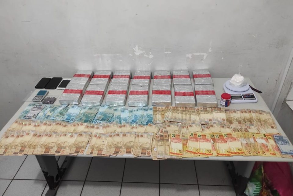 Força Tática prende quadrilha com cocaína e mais de R$ 14 mil